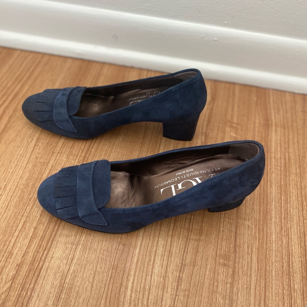 AGL navy suede block heels. - Picture 3 of 6